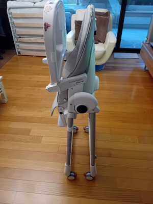 Καρεκλάκι φαγητού Peg Perego μεταχειρισμένο με ρυθμιζόμενο ύψος και τροχούς