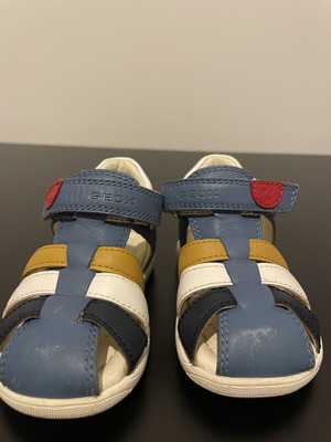 Geox kids sandals size 20 used