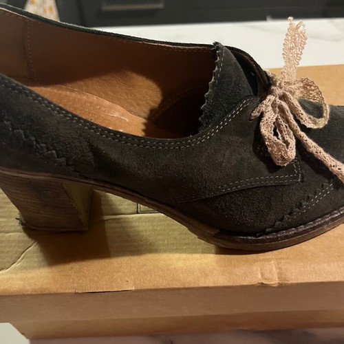 Workshop suede pumps used, green with beige ribbons, size 37