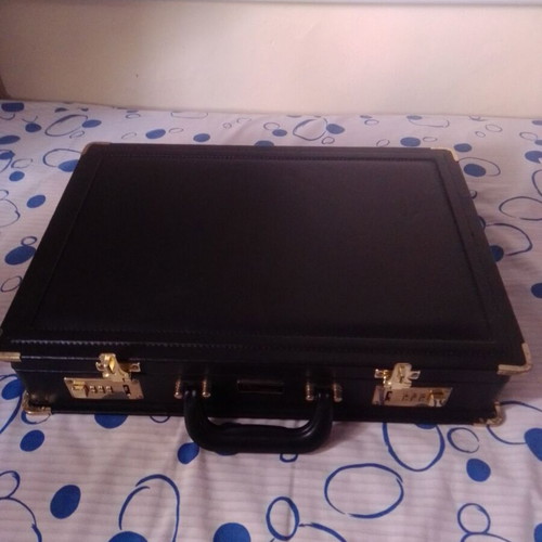 GP Prestige briefcase like new with combination locks