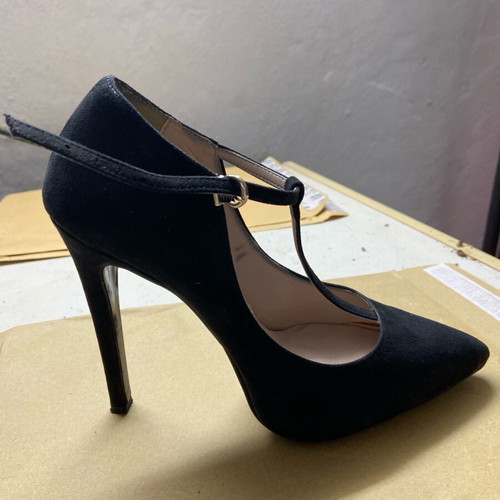 High-heeled pumps like new, size 39, black