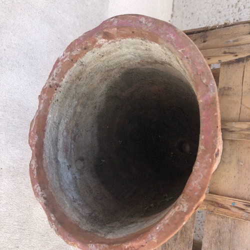 Terracotta flower pots used, set of two with double-lipped rim
