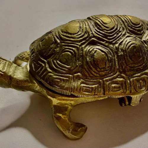 Brass turtle jewelry box like new, decorative item