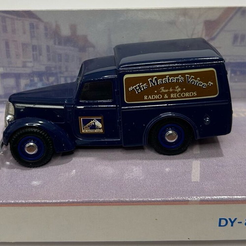 Matchbox 1990 The Dinky Collection DY8-B 1948 Commer 8 CWT Van scale 1:43 new