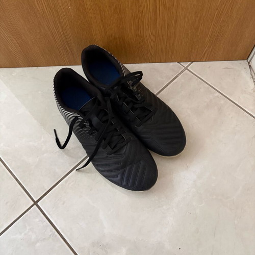Kipsta football shoes like new, size 40, black
