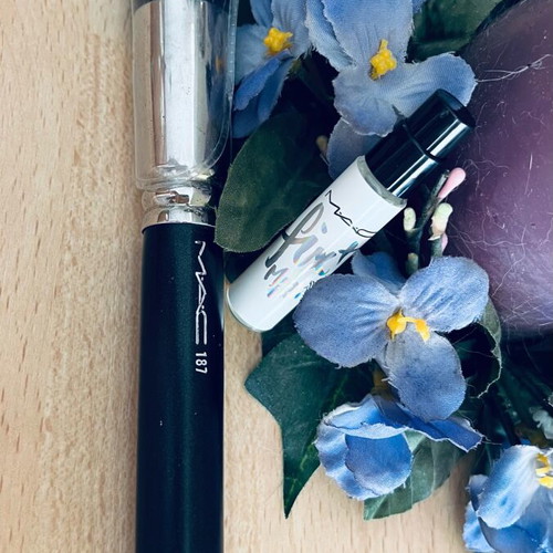 MAC Brush 187 new for powder and blush products