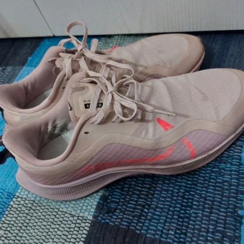 Nike Run dusty pink athletic shoes used, size 40.5