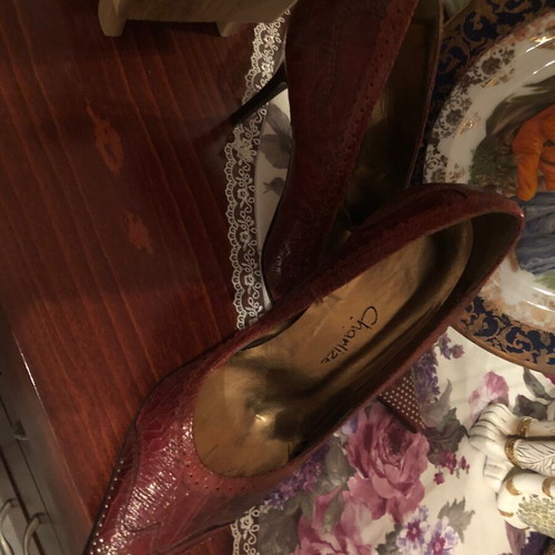 Italian leather Charlize pumps new, burgundy with studs