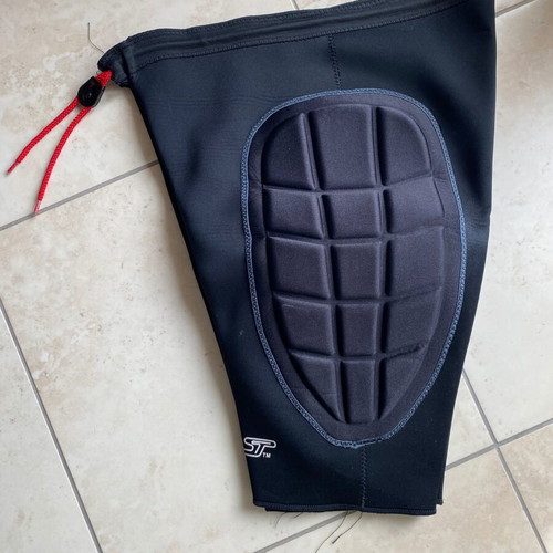 Sells football pants and leggings used, size Large