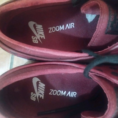 Men's Nike sneakers burgundy like new, size 42