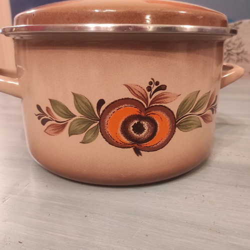 Vintage enamel pot 5L used with retro pomegranate or apple design