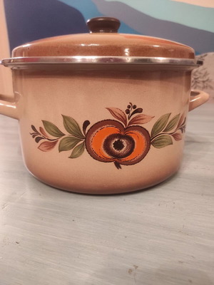 Vintage enamel pot 5L used with retro pomegranate or apple design