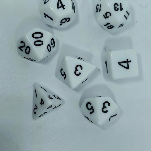 Set of 7 white polyhedral RPG dice like new with fabric pouch