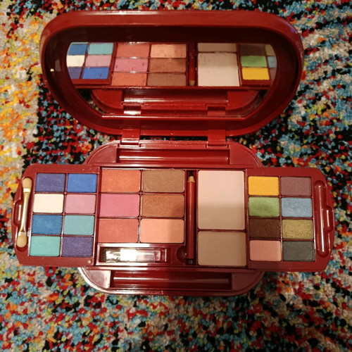 Makeup palette with eyeshadows, blush and lipstick like new, unused