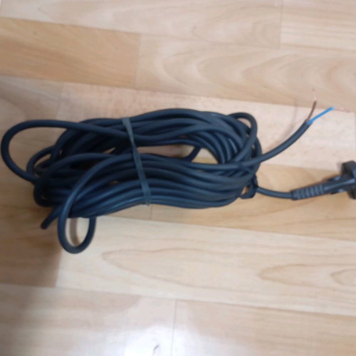 Electric wire 7 meters with plug used, 2000 watt load capacity