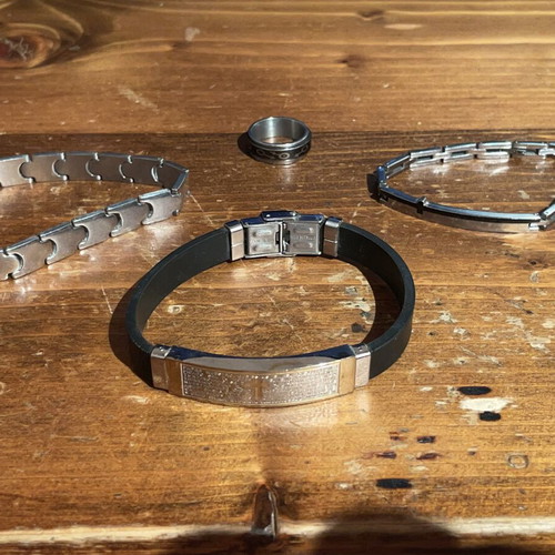 Mixed jewelry set used, made of steel, silver color