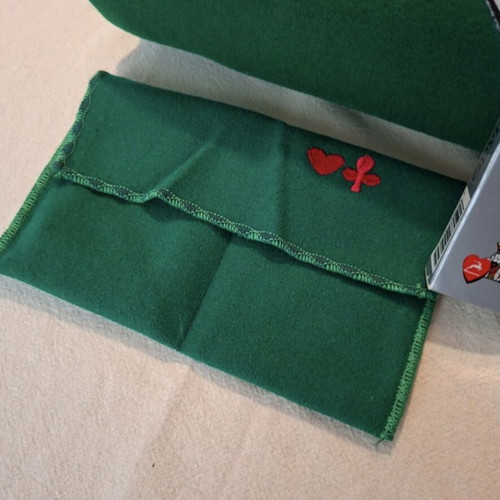 Poker set like new with felt and plastic playing cards