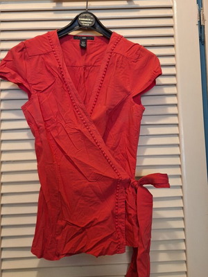 H&M fuchsia blouse like new, size M