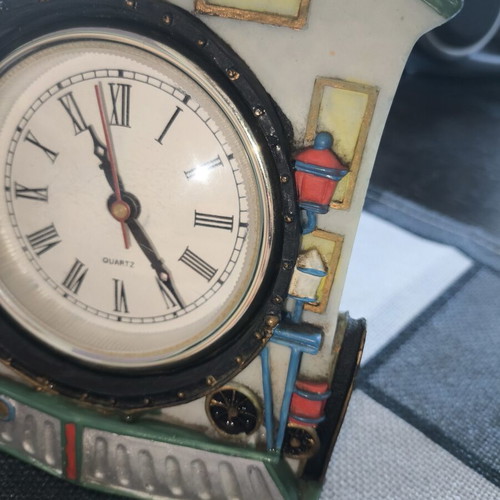 Decorative tabletop clock train Quartz like new