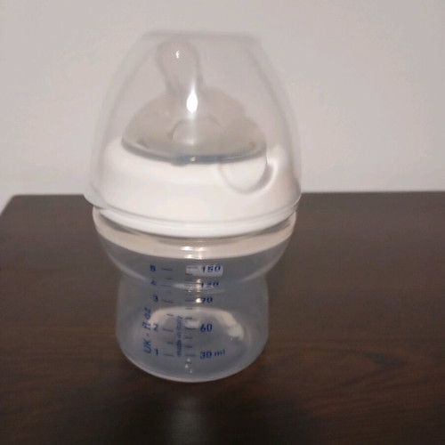 Baby bottles and pacifier like new, pack with Nuk and Chicco
