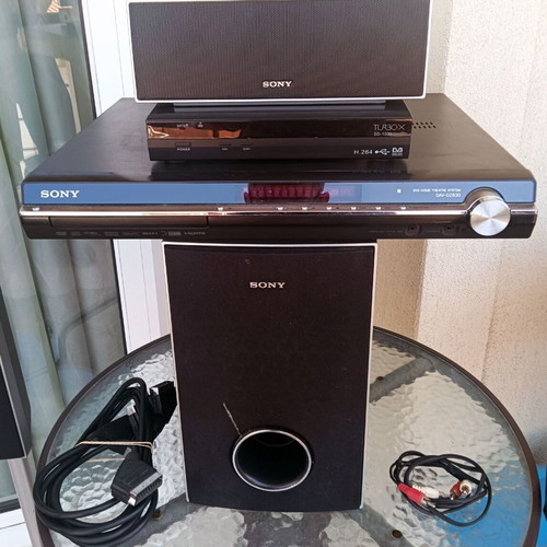 Sony DVD Home Theater System DAV-DZ630 5.1 used with speaker stands