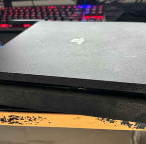PS4 χωρίς controller με 2 κασέτες μαζί