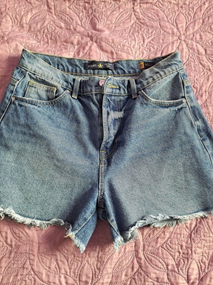Colin's denim shorts medium light wash like new, size S 36 8