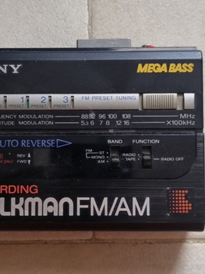 Sony Walkman 1990 with Mega Bass and FM/AM Radio like new
