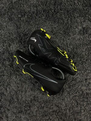 Nike Zoom Vapor 15 Academy football cleats like new, size 43, black