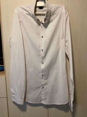 Мъжка бяла риза H&M размер Medium в много добро състояние
