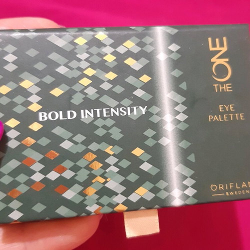 Oriflame Peony with satin texture in excellent condition