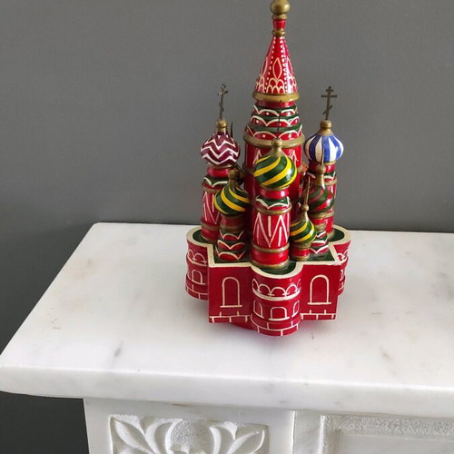 Vintage Saint Basil's Cathedral music box like new