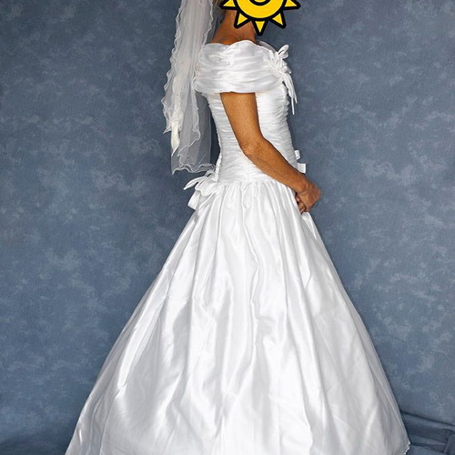 Pronovias wedding dress used, white, size 40 with veil and underskirt