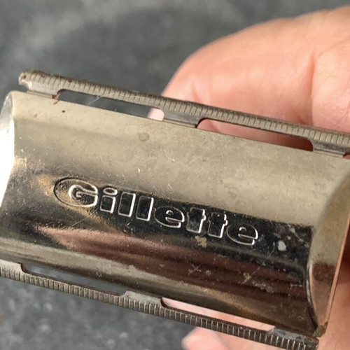 Gillette razor like new, English