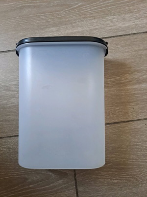 Tupperware modular food storage 2.3 liters used
