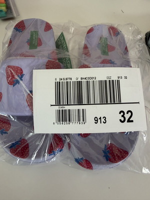 Benetton slippers size 32 new purple with strawberries