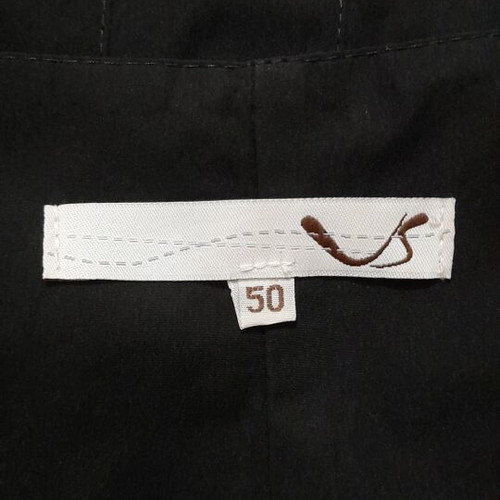 VS black sleeveless dress with round neckline and pleats, size 50