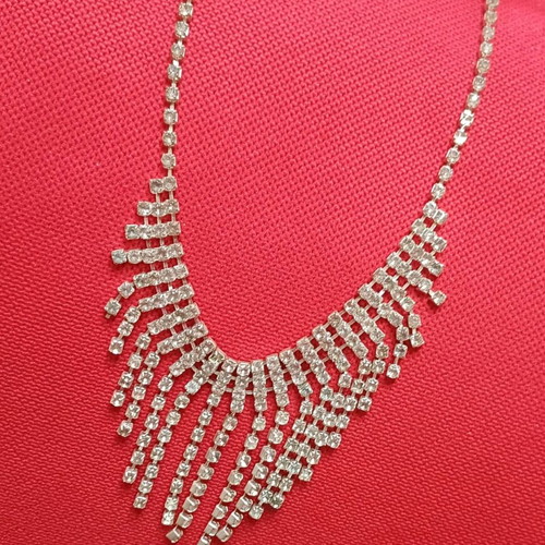 Vintage dangling crystal rhinestone necklace like new