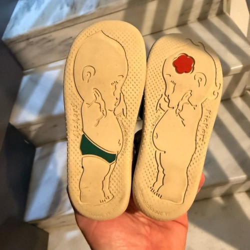 Kickers children's shoes like new