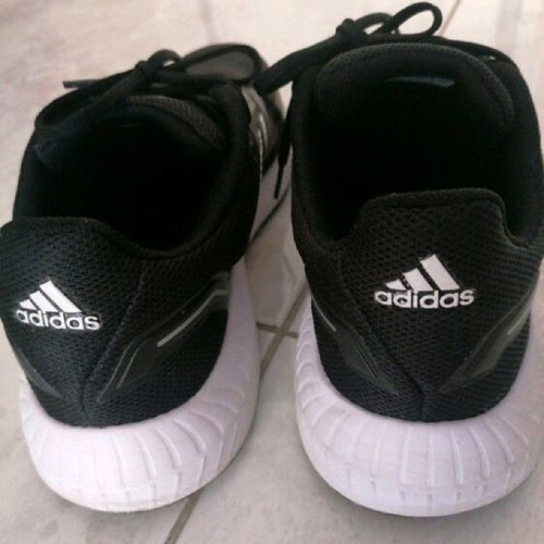Αθλητικά παπούτσια Adidas μαύρα σαν καινούργια, μέγεθος 40