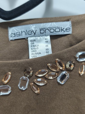 Φόρεμα μίντι καφέ Ashley Brooke με στρας στη λαιμόκοψη