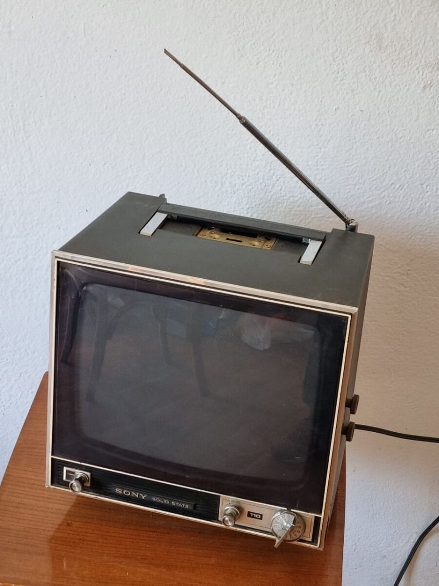 Vintage Sony Solid State TV-110UK 10