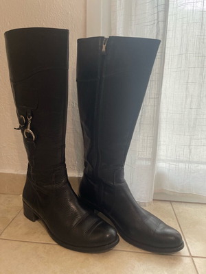 Newmatic black leather riding boots like new, size 40