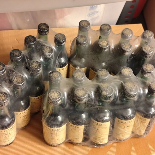 Graham's Late Bottled Vintage 1984 miniatures pack of 29, new 5cl