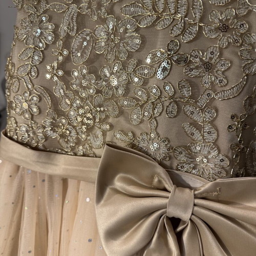 Dress like new, gold color, sizes 122-134 cm, ages 7-9