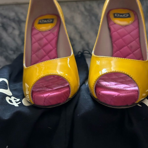 Dolce & Gabbana yellow pumps size 36.5 like new