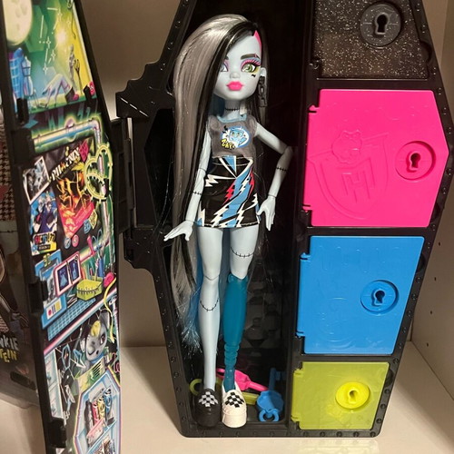 Monster High Frankie Stein Skulltimate Secrets Neon Frights Mattel new