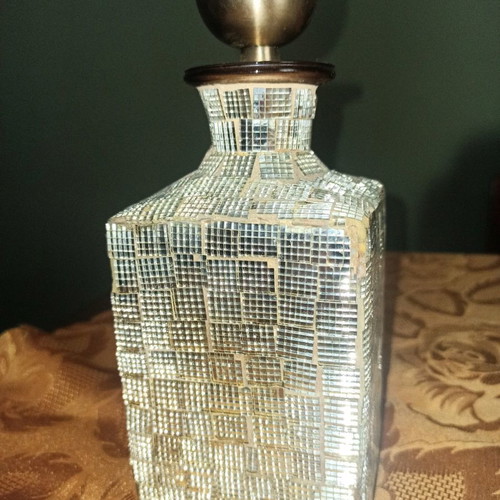 Carafe used with unique vintage design and gold details