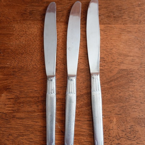 Metal vintage dining knives set of three like new