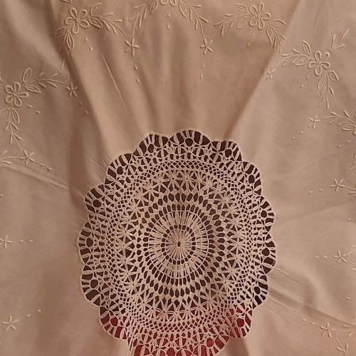 Round tablecloth with handmade lace and embroidery, new 1.60×1.60